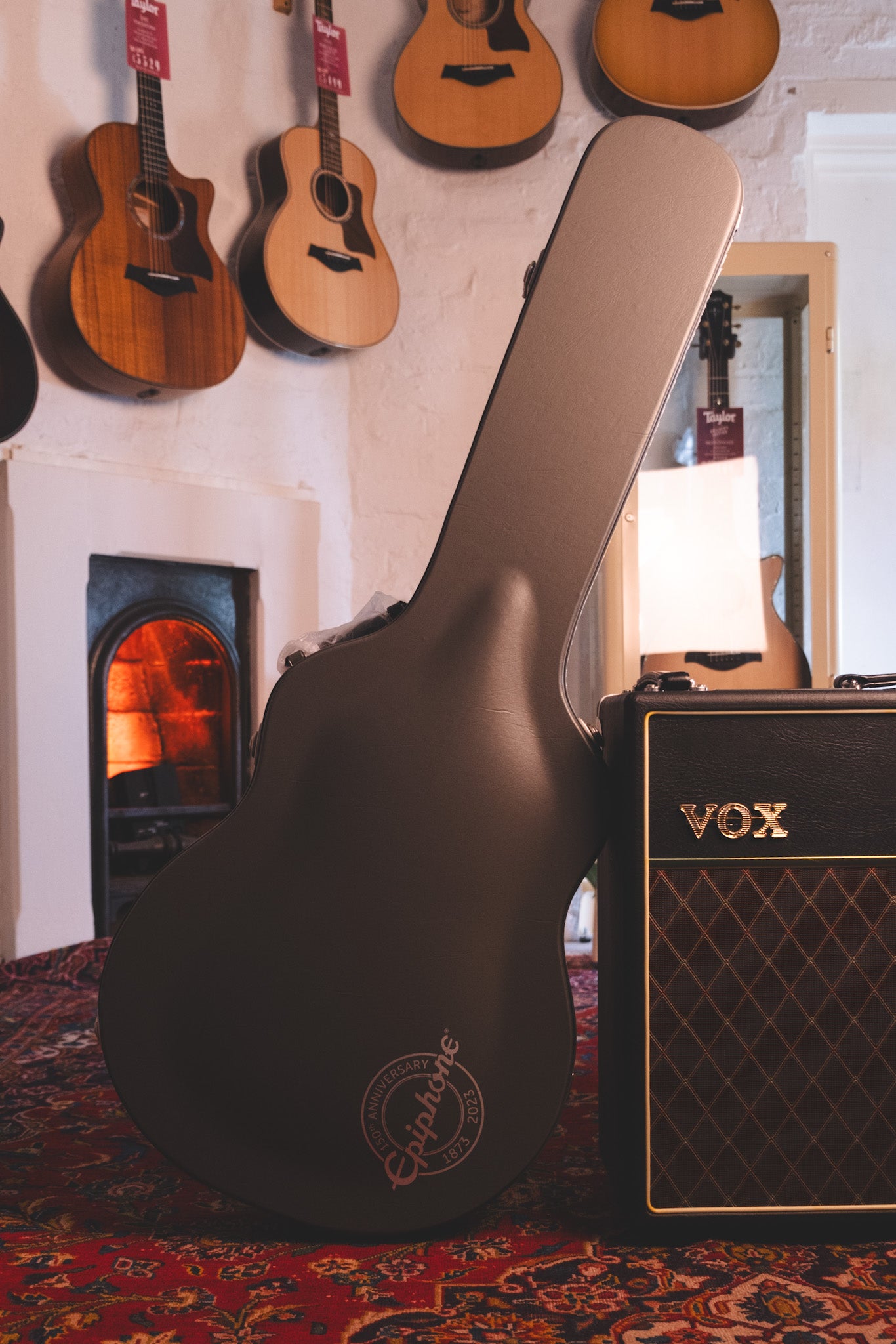 Epiphone 150th Anniversary Zephyr Deluxe Regent, Aged Antique Natural Hardshell Case with Epiphone 150th Anniversary Logo