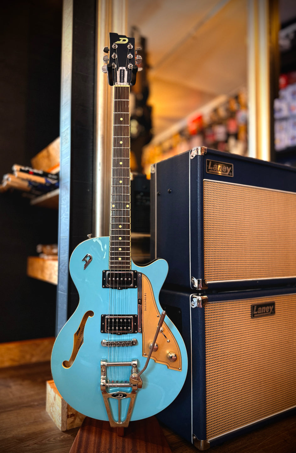 PRE-LOVED Duesenberg Starplayer TV, Narvik Blue.