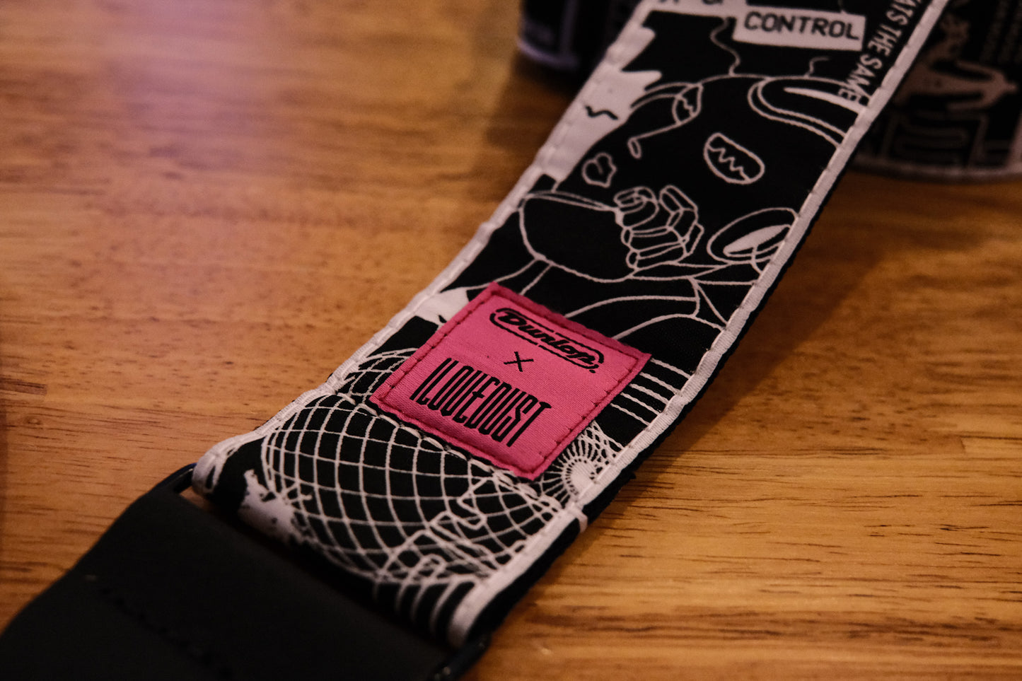 Dunlop ILOVEDUST Robot Heart Guitar Strap ILD11