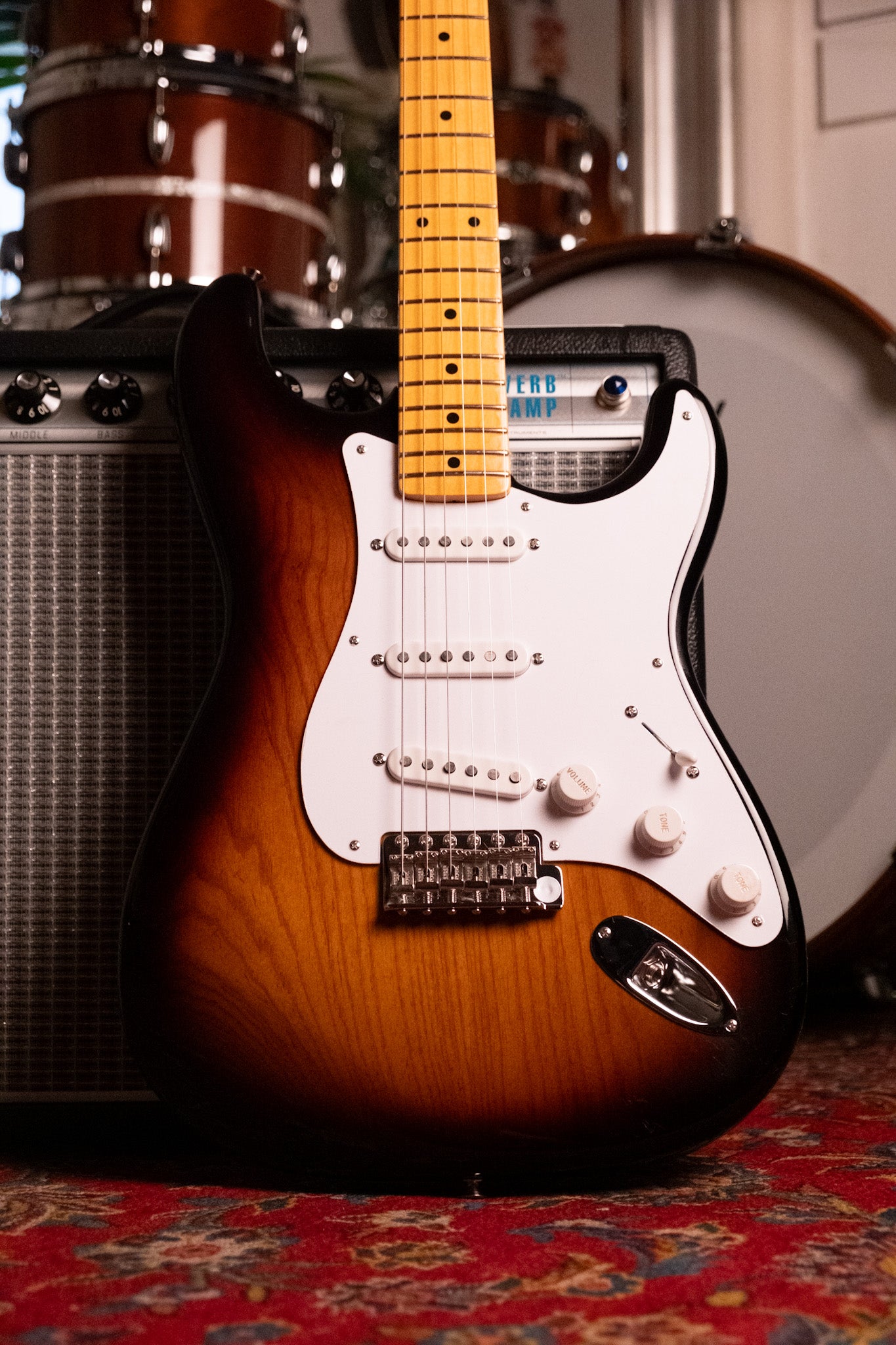 Fender 70th Anniversary American Vintage II '54 Stratocaster 2-Colour-Sunburst