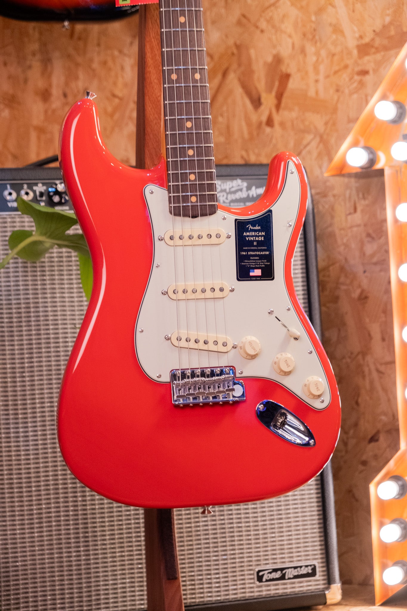 Fender American Vintage II 1961 Stratocaster Fiesta Red