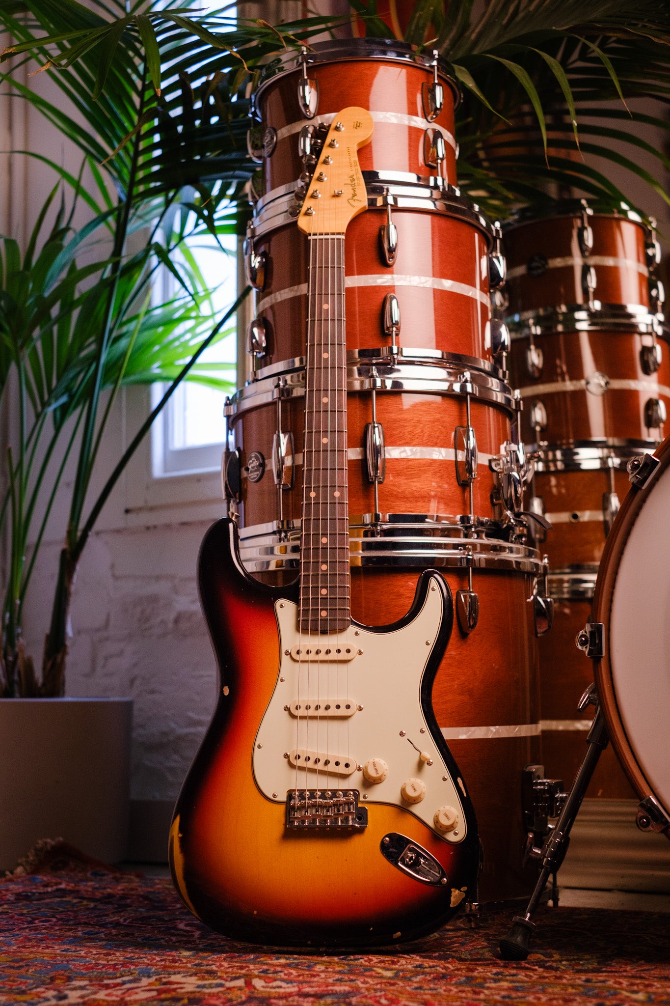 Fender Custom Shop Late '62 Stratocaster, Relic, Closet Classic Hardware, 3 Tone Sunburst