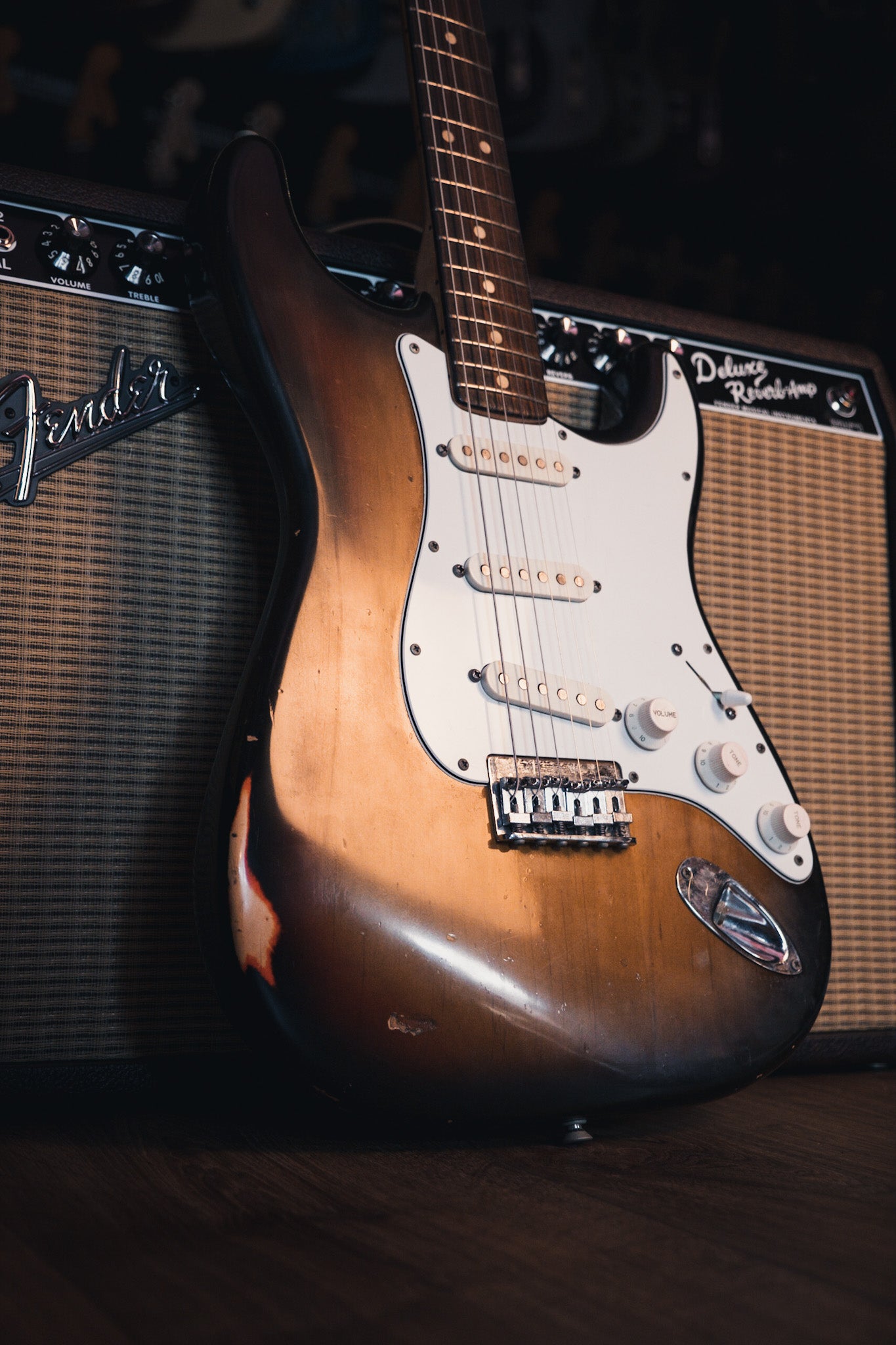 PRE-LOVED Fender 1975 Stratocaster, Hardtail, 3 Tone Sunburst