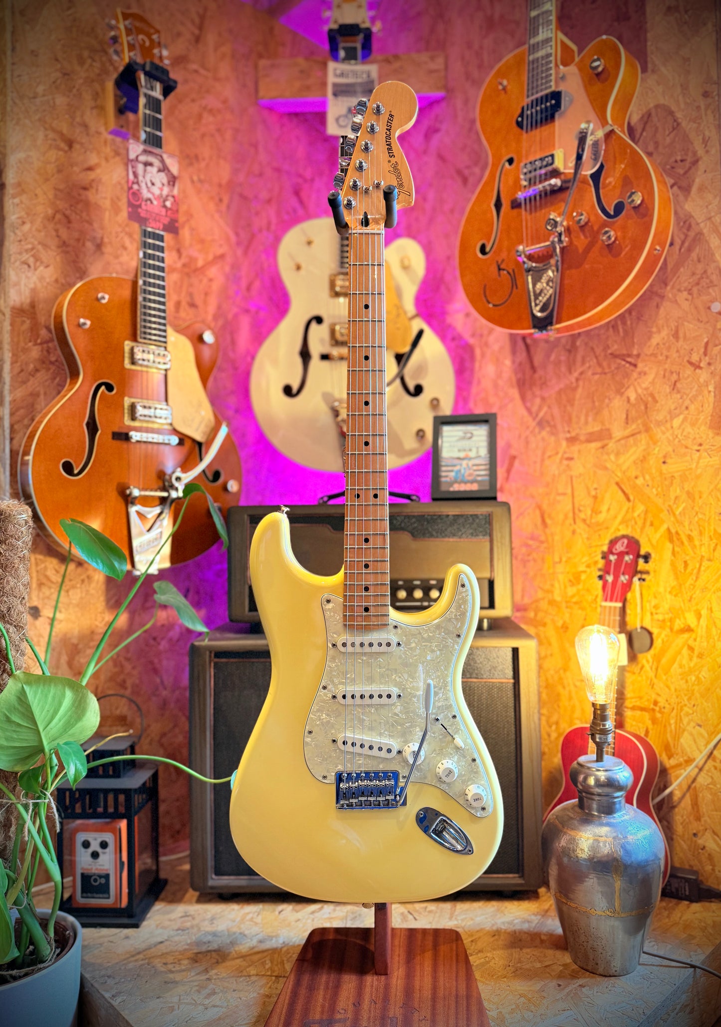 PRE LOVED Fender Roadhouse Stratocaster Vintage White