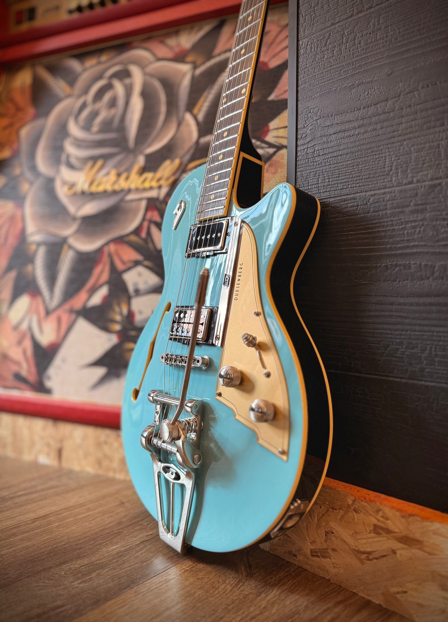 PRE-LOVED Duesenberg Starplayer TV, Narvik Blue.