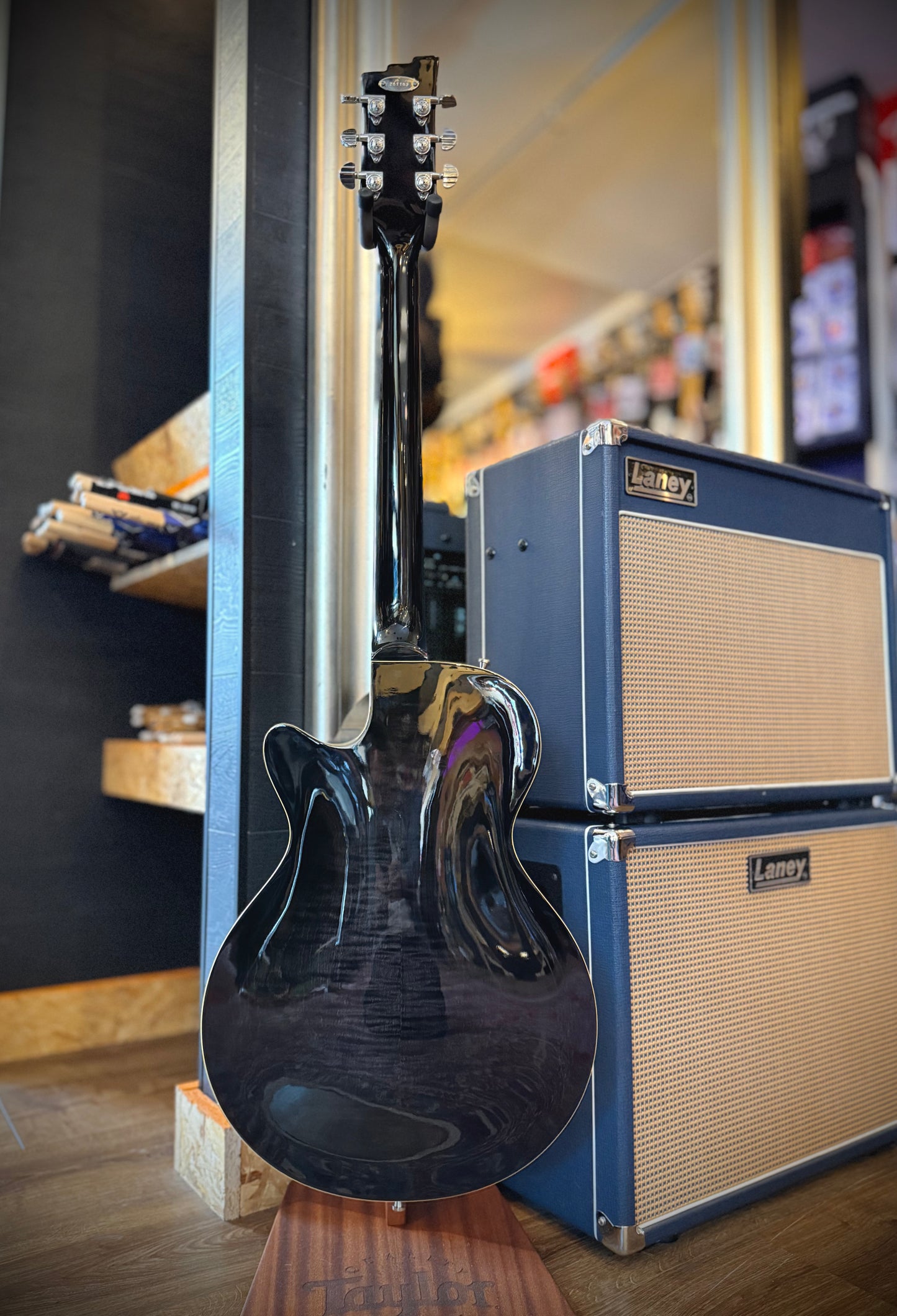 PRE-LOVED Duesenberg Starplayer TV, Narvik Blue.