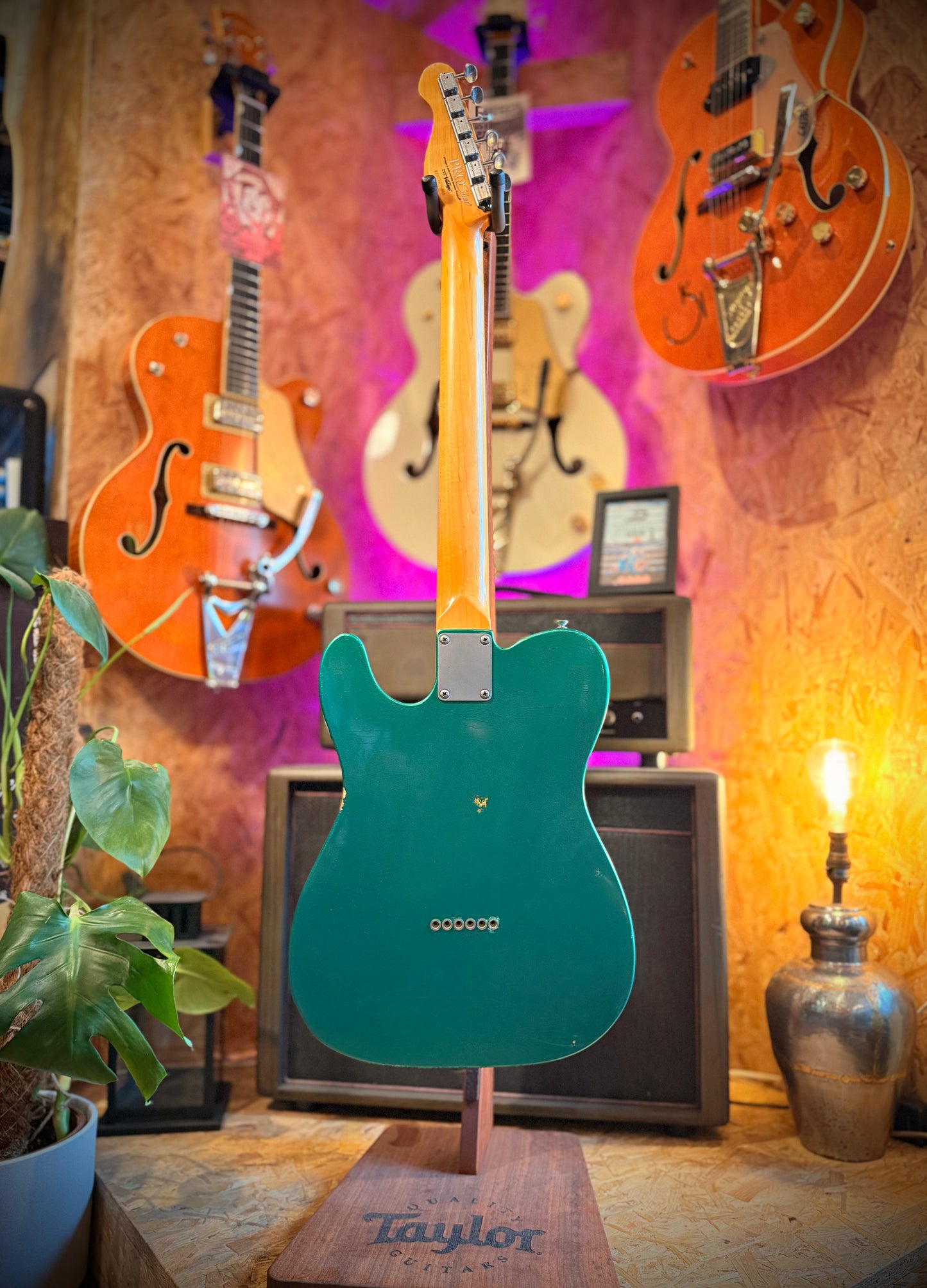 PRE-LOVED Vintage V62 ProShop Unique - Metallic Green