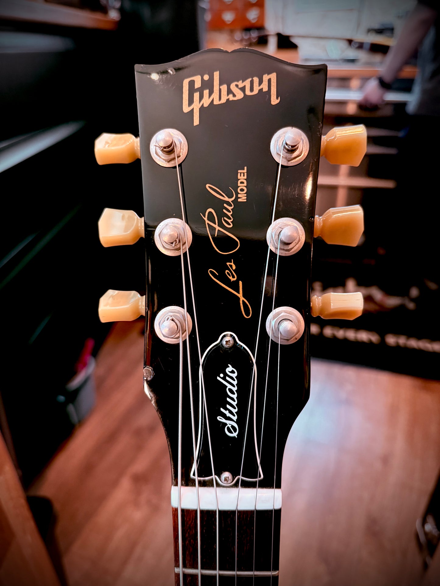 PRE-LOVED Gibson Les Paul Studio Wine Red.