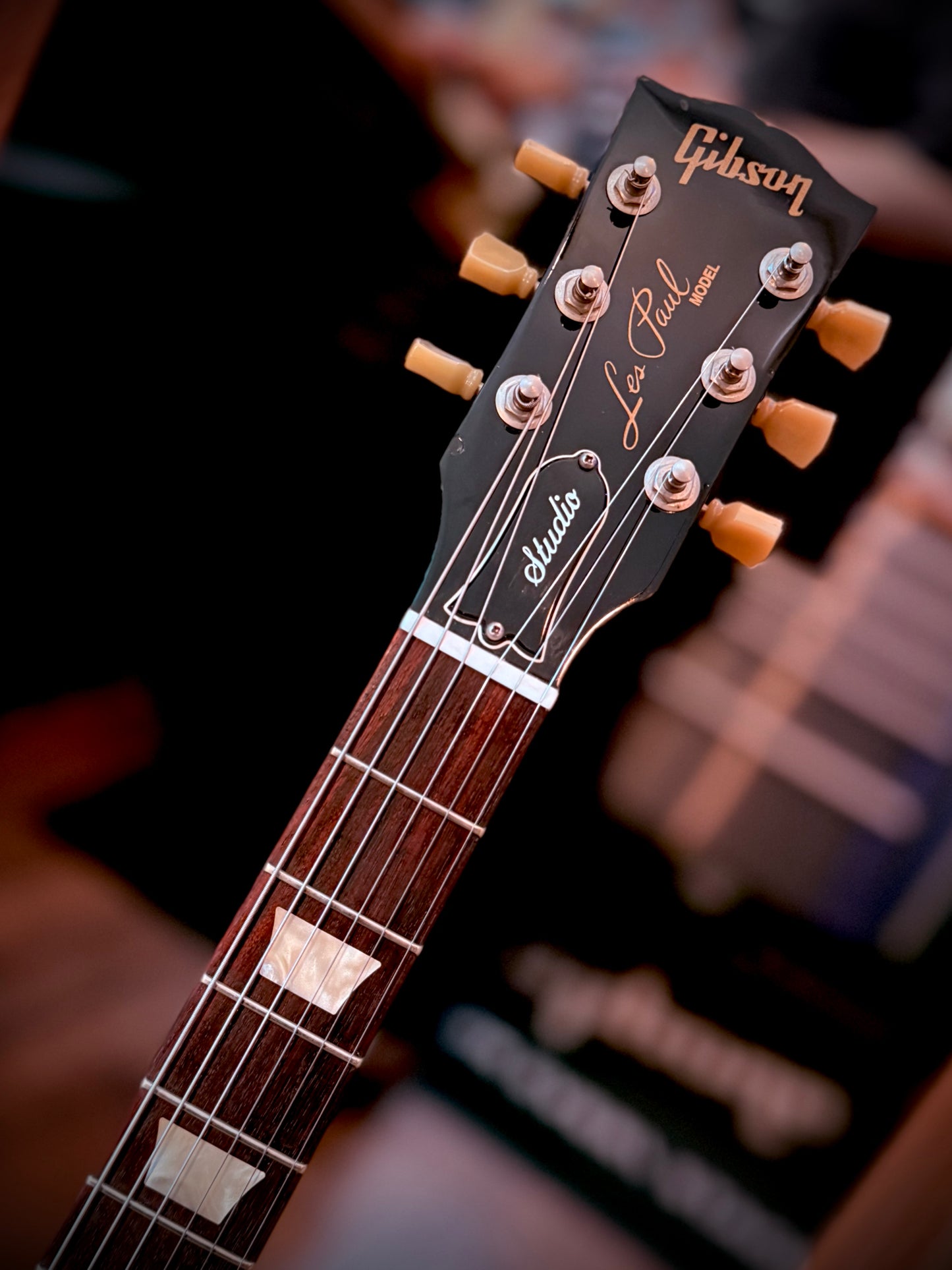 PRE-LOVED Gibson Les Paul Studio Wine Red.