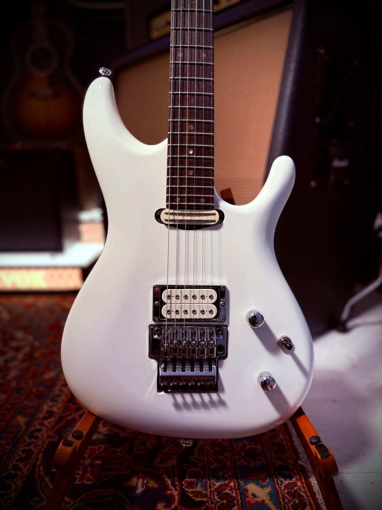 PRE-LOVED Ibanez JS2400 Joe Satriani Signature, White.