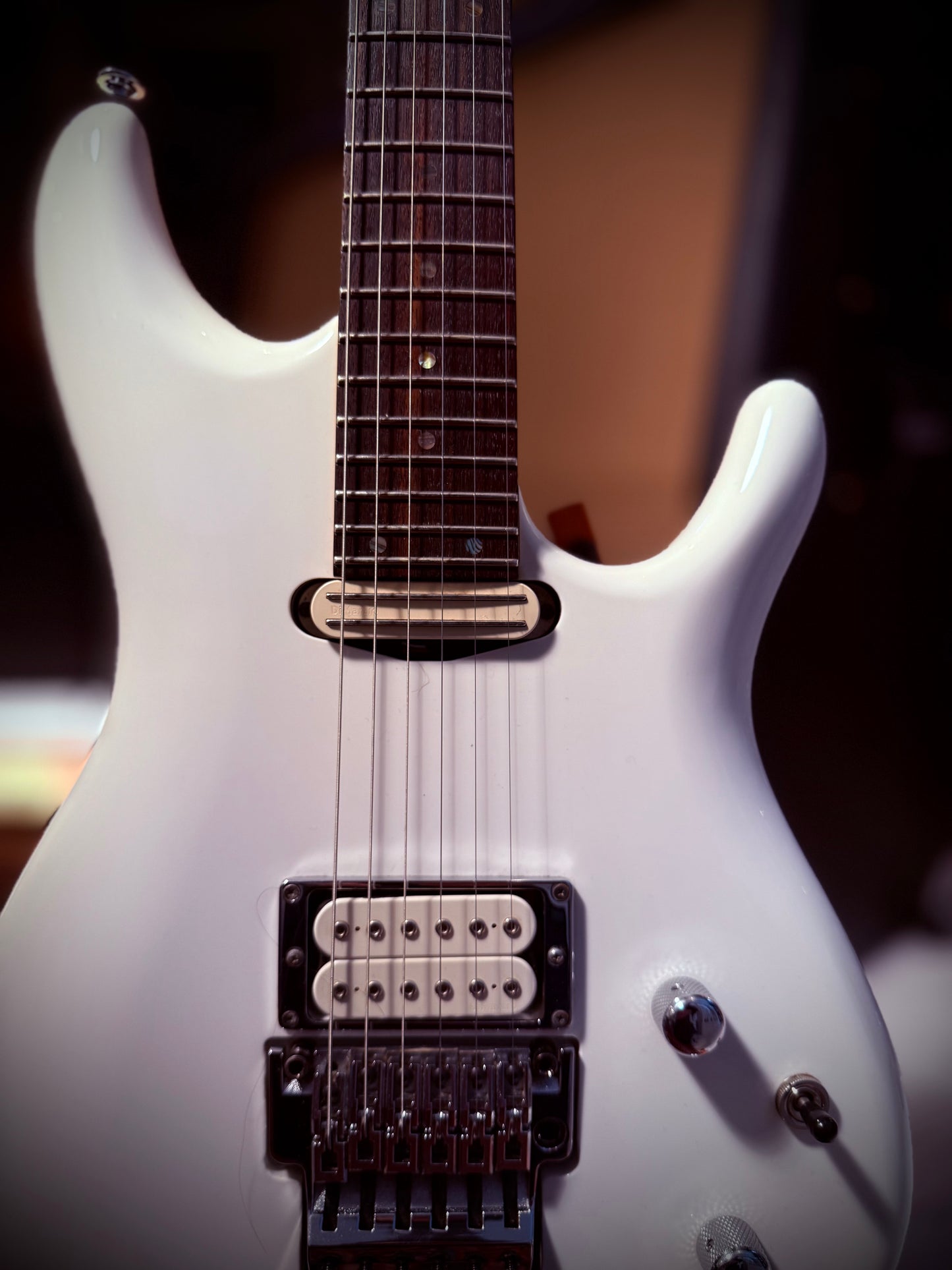 PRE-LOVED Ibanez JS2400 Joe Satriani Signature, White.