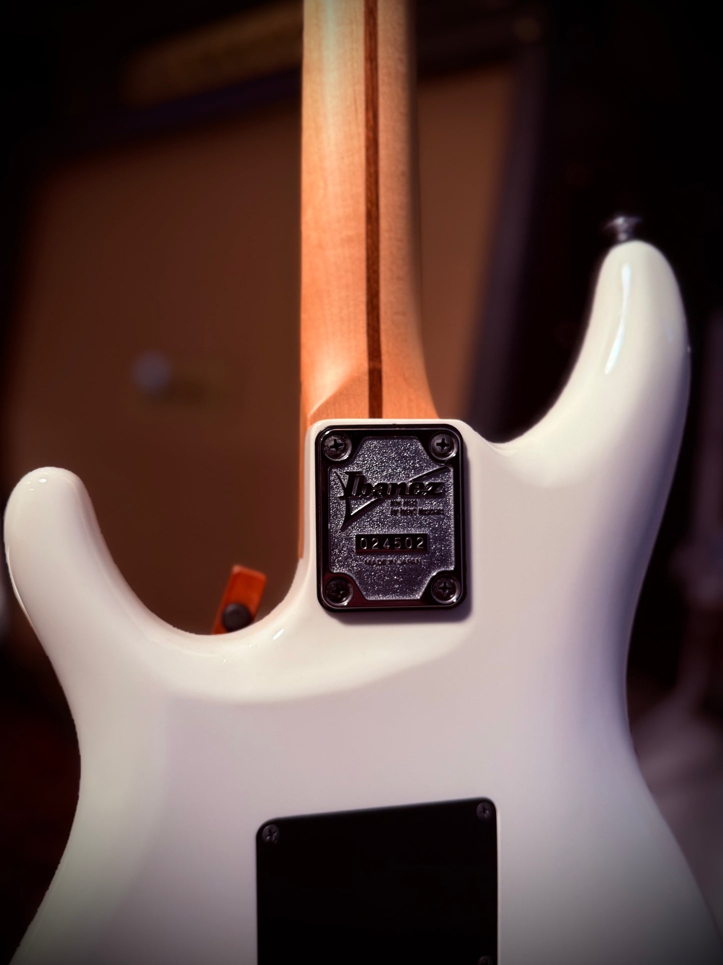 PRE-LOVED Ibanez JS2400 Joe Satriani Signature, White.