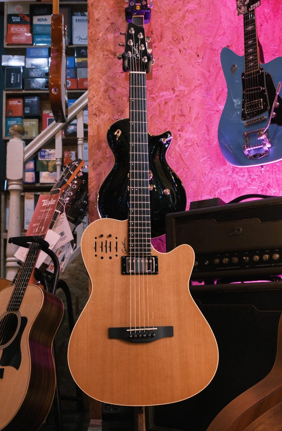 PRE-LOVED Godin A6 Ultra Natural SG