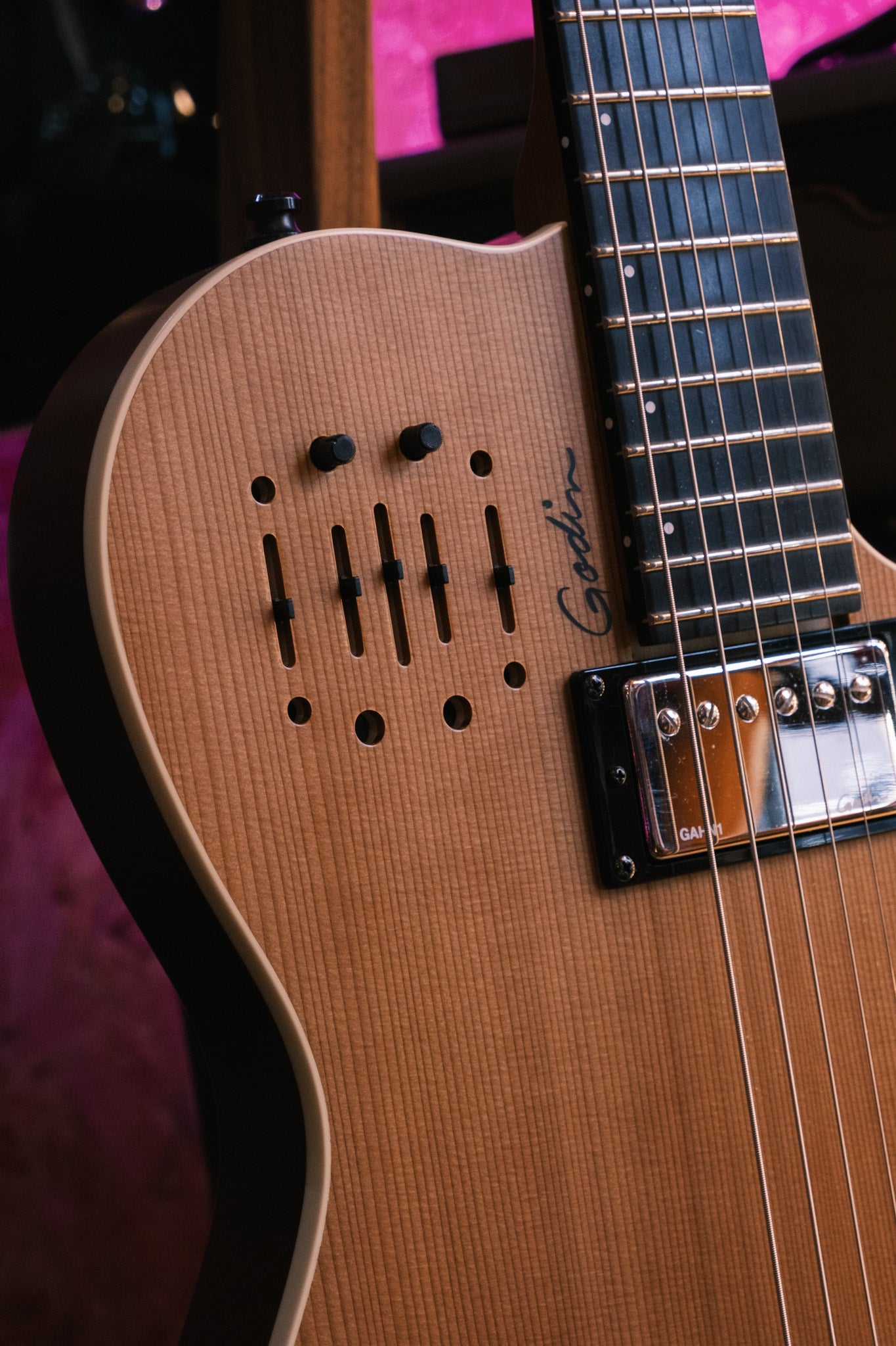 PRE-LOVED Godin A6 Ultra Natural SG