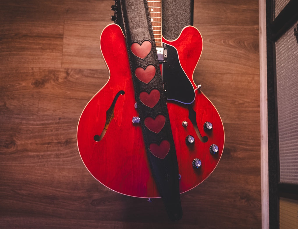 Pinegrove Leather Concept Series GS96 Guitar Strap Heart Black/Wine Red