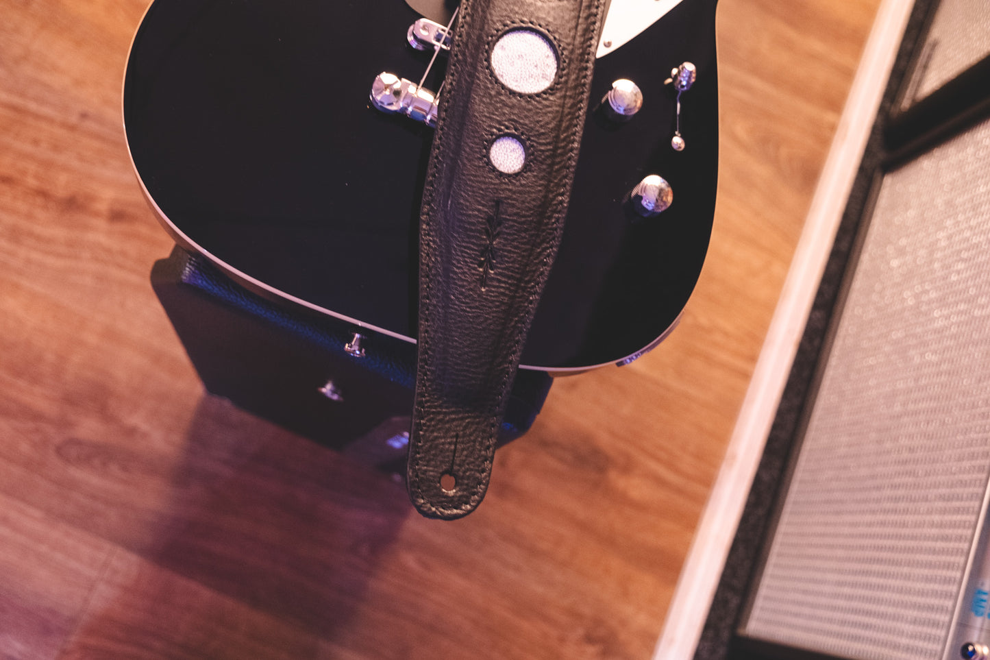 Pinegrove Leather Concept Series GS96 Guitar Strap Black/Moon