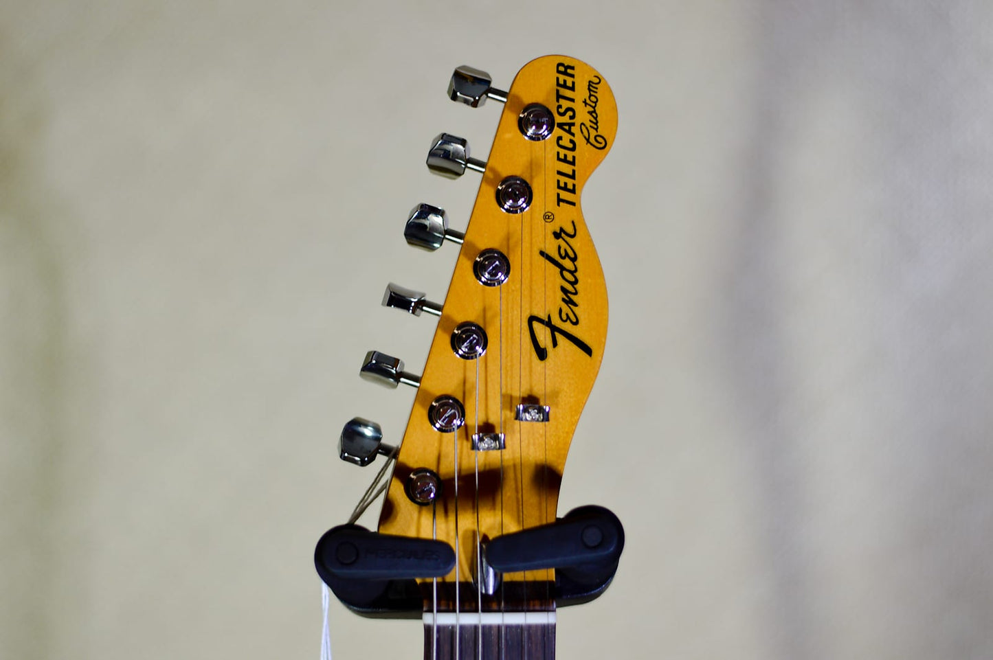 Fender American Original 70s Telecaster Custom 3-Color Sunburst headstock