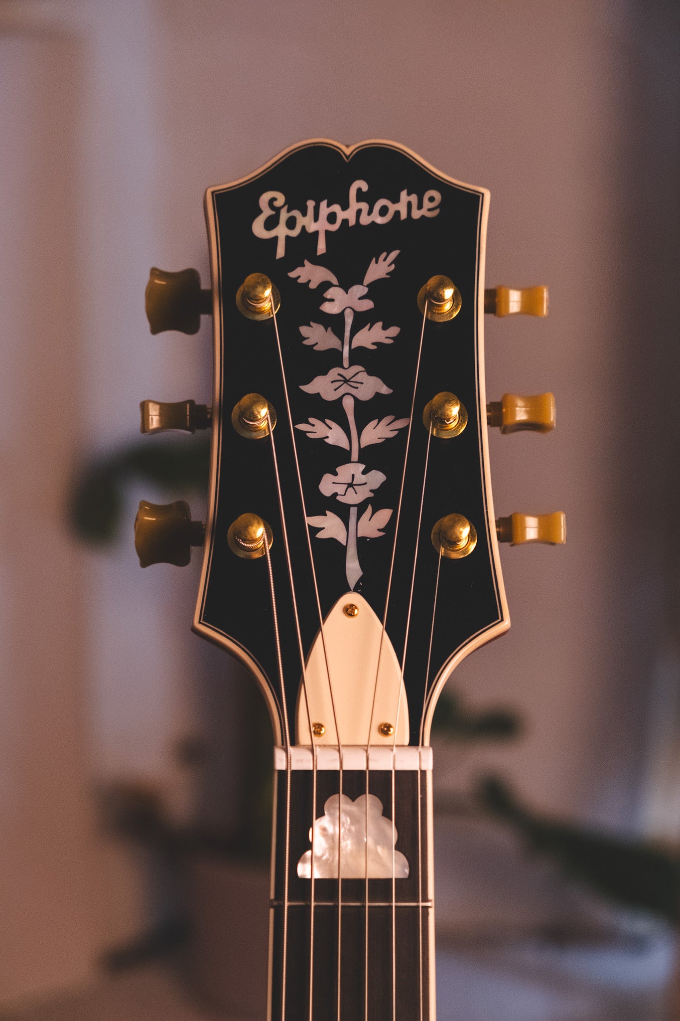 Epiphone 150th Anniversary Zephyr Deluxe Regent, Aged Antique Natural Headstock with 50s Logo and Tree of Life