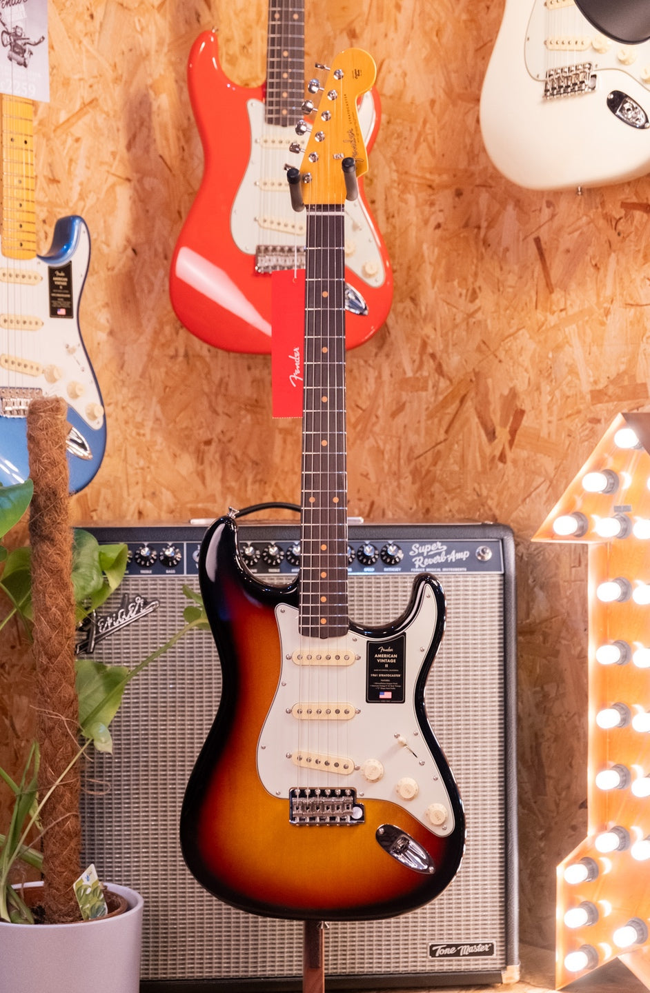 Fender American Vintage II 1961 Stratocaster 3 Tone Sunburst