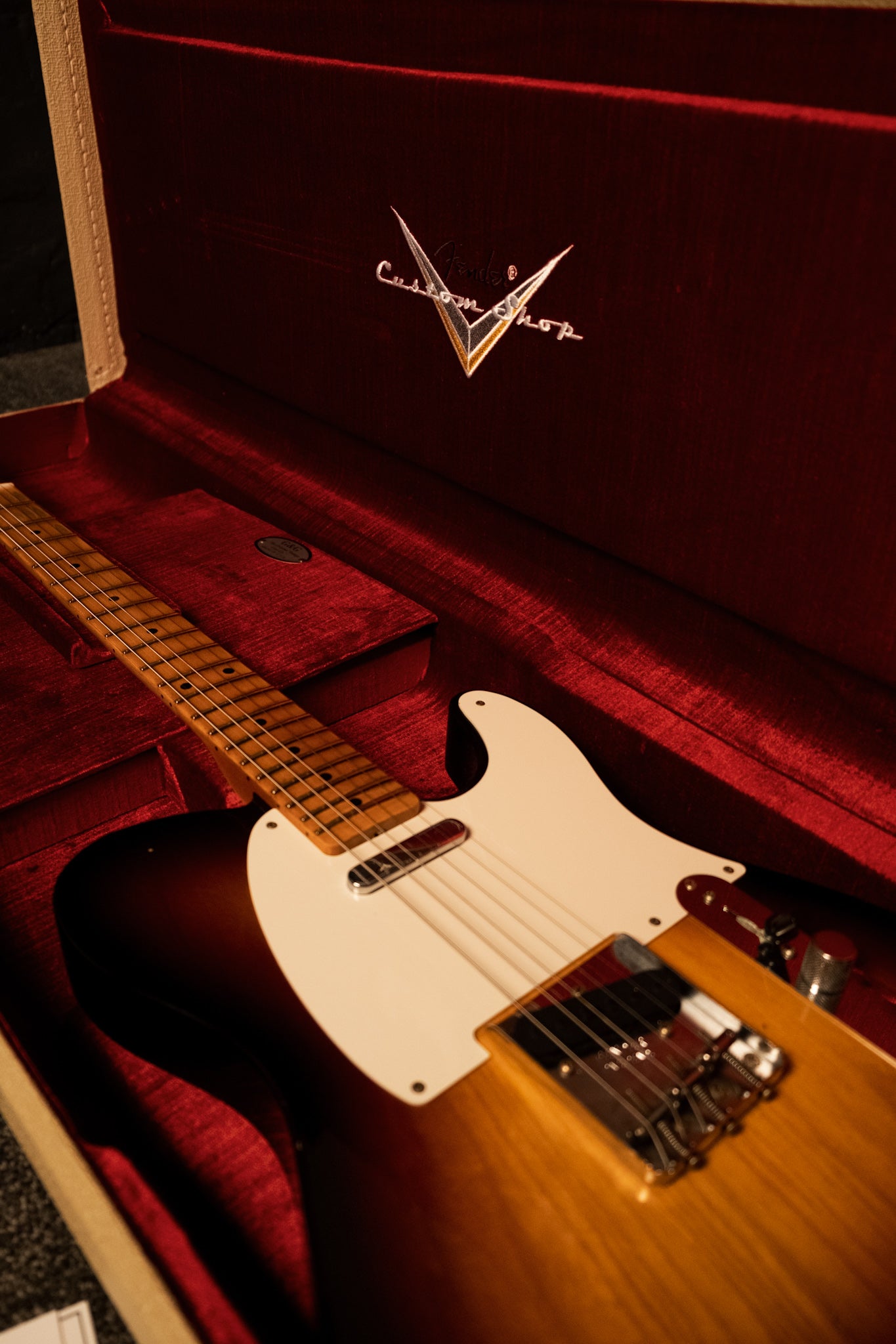 Fender Custom Shop '57 Telecaster Journeyman Relic, Wide Fade Two-Tone Sunburst