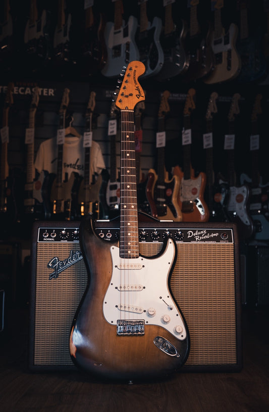 PRE-LOVED Fender 1975 Stratocaster, Hardtail, 3 Tone Sunburst