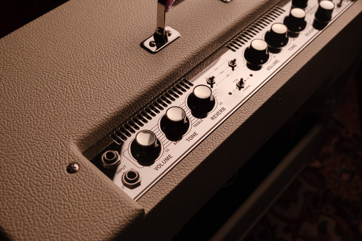 Gibson Dual Falcon 2x10" Combo Amplifier, Cream Bronco