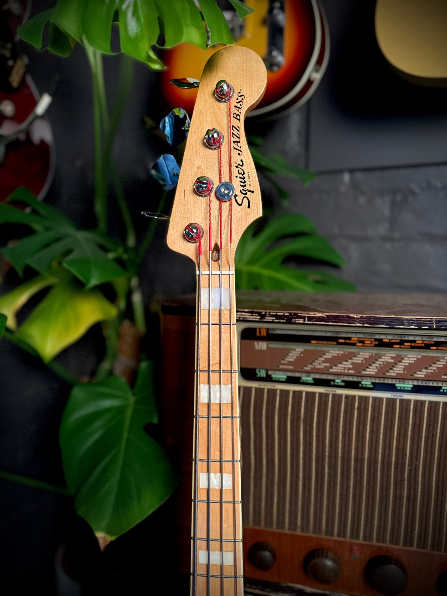PRE LOVED Squier Classic Vibe 70's Active Jazz Bass, Mocha