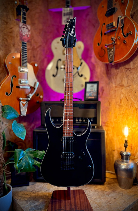 B-STOCK Ibanez RG421EX-BKF, small finish Flaw.
