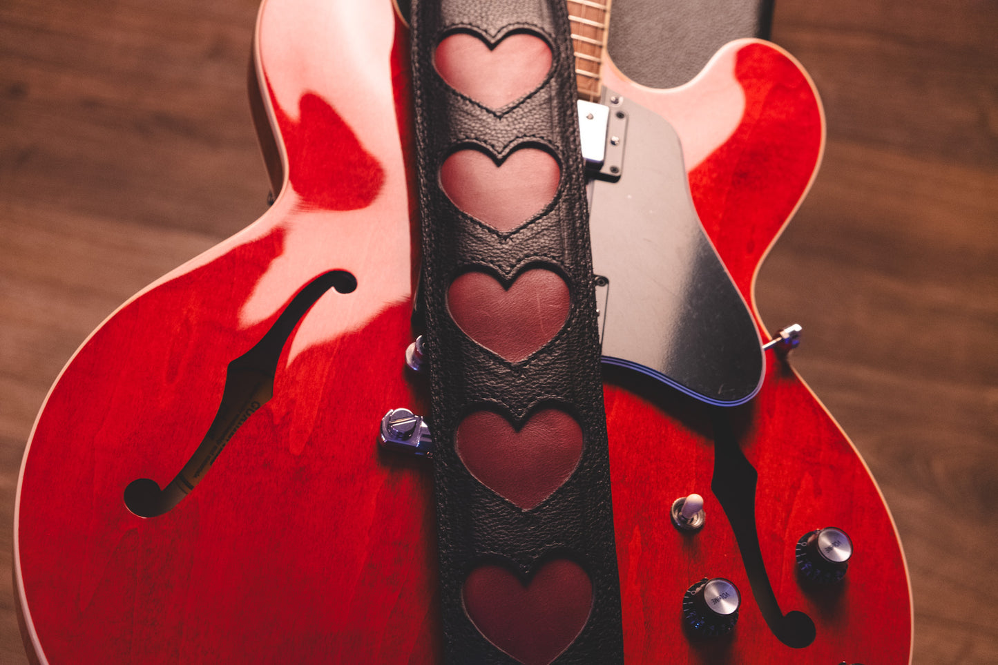 Pinegrove Leather Concept Series GS96 Guitar Strap Heart Black/Wine Red