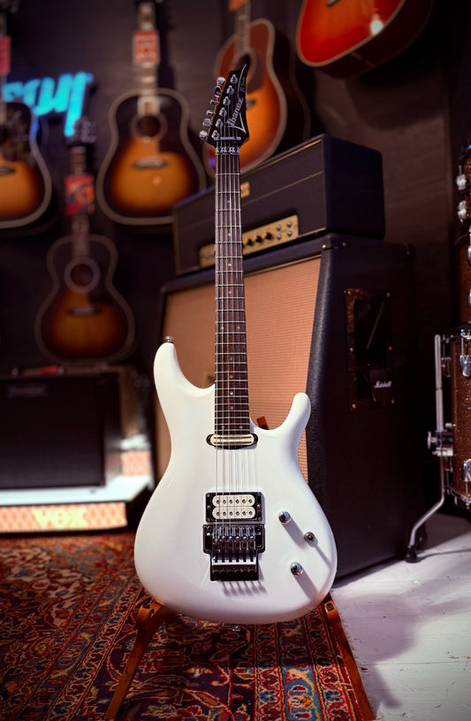 PRE-LOVED Ibanez JS2400 Joe Satriani Signature, White.