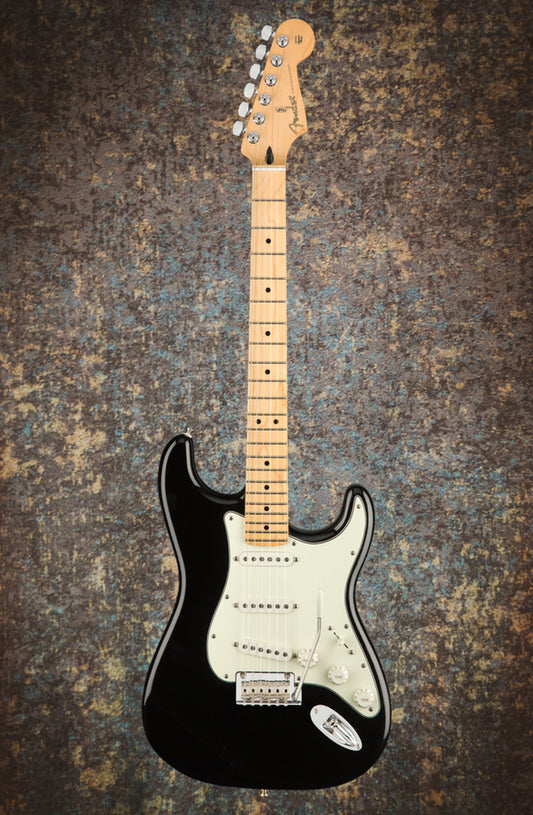 Fender Player Stratocaster, Maple Fingerboard, Black